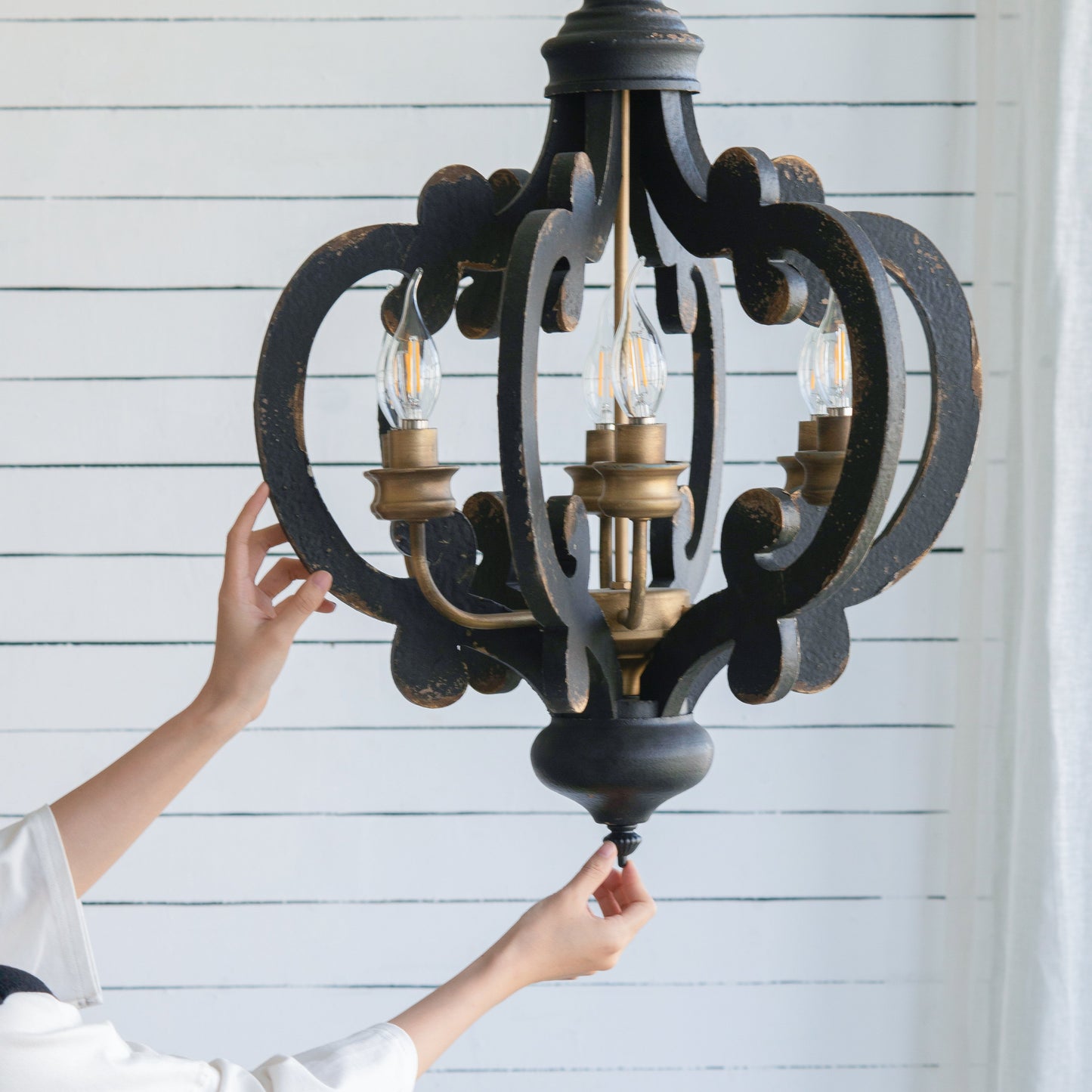French Country Wood Chandelier – 6-Light Farmhouse Pendant