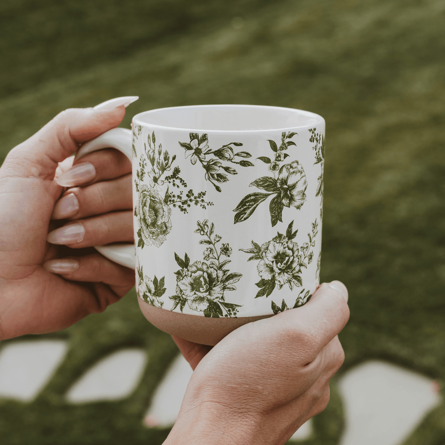 Green Delft 14 oz Stoneware Coffee Mug - Armand’s Maison & Marché
