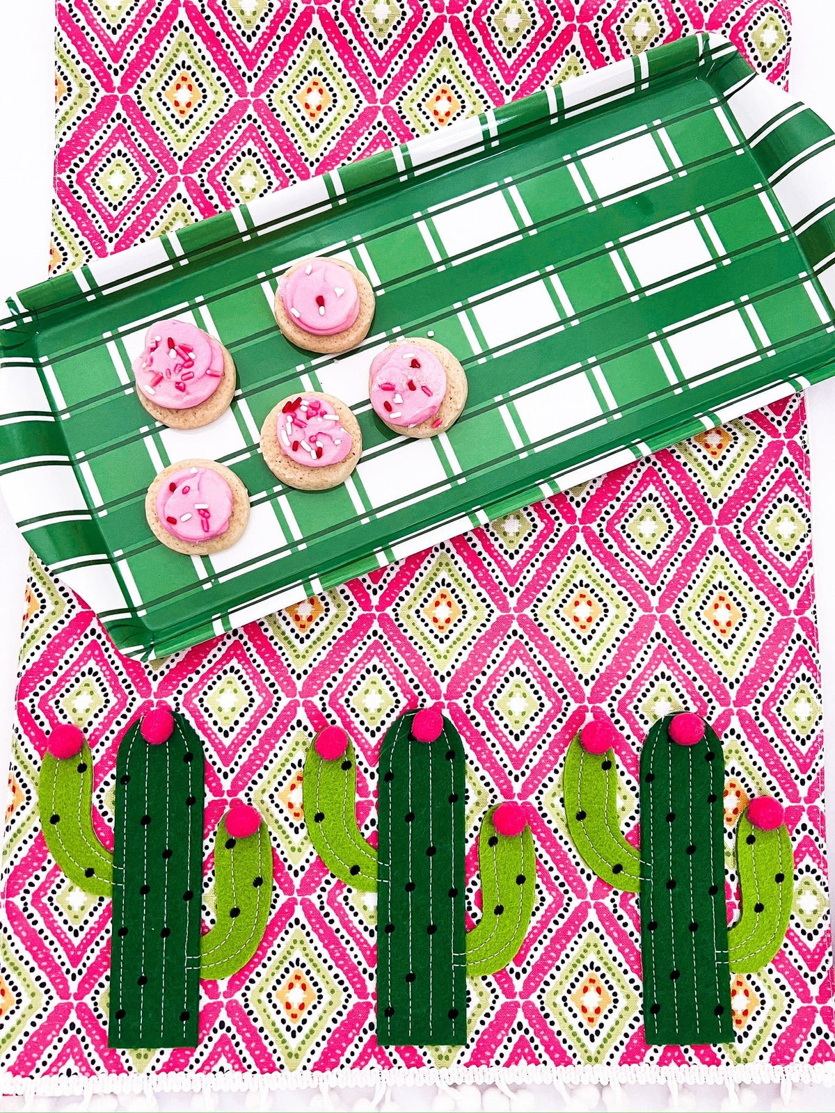 Green Plaid Gingham Melamine Party Tray – 15.25" Reusable Serving Tray for Appetizers - Armand’s Maison & Marché