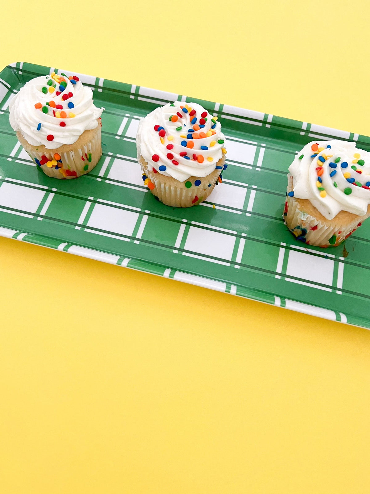 Green Plaid Gingham Melamine Party Tray – 15.25" Reusable Serving Tray for Appetizers - Armand’s Maison & Marché