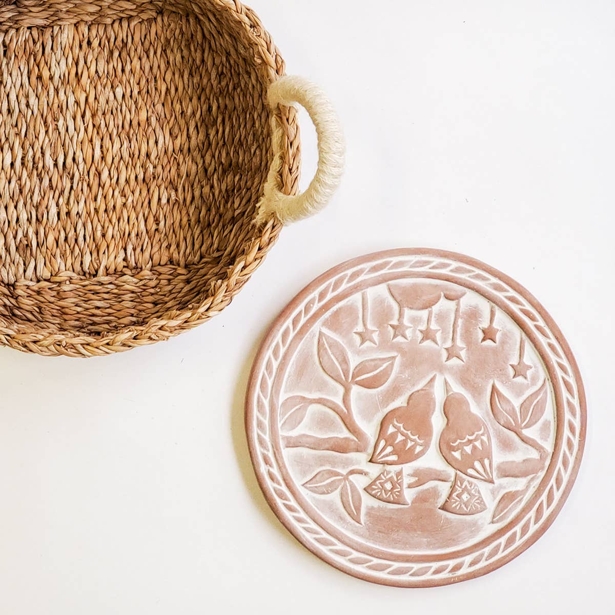 Handmade Bread Warmer & Wicker Basket - Lovebirds Round - Armand’s Maison & Marché