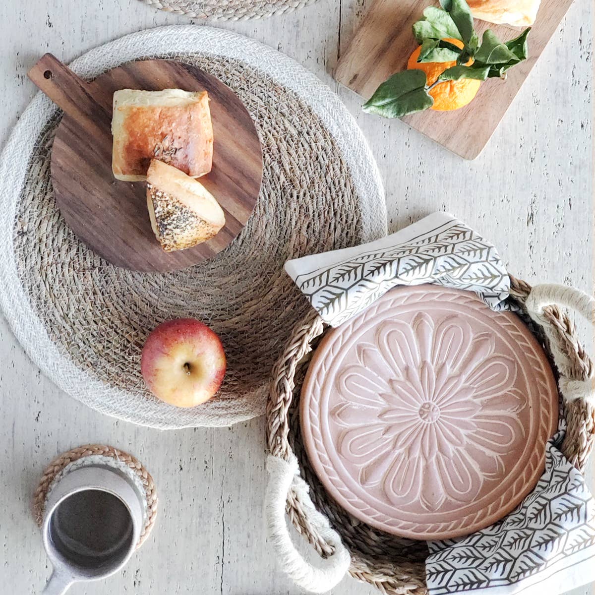 Handmade Bread Warmer & Wicker Basket - Vintage flower - Armand’s Maison & Marché