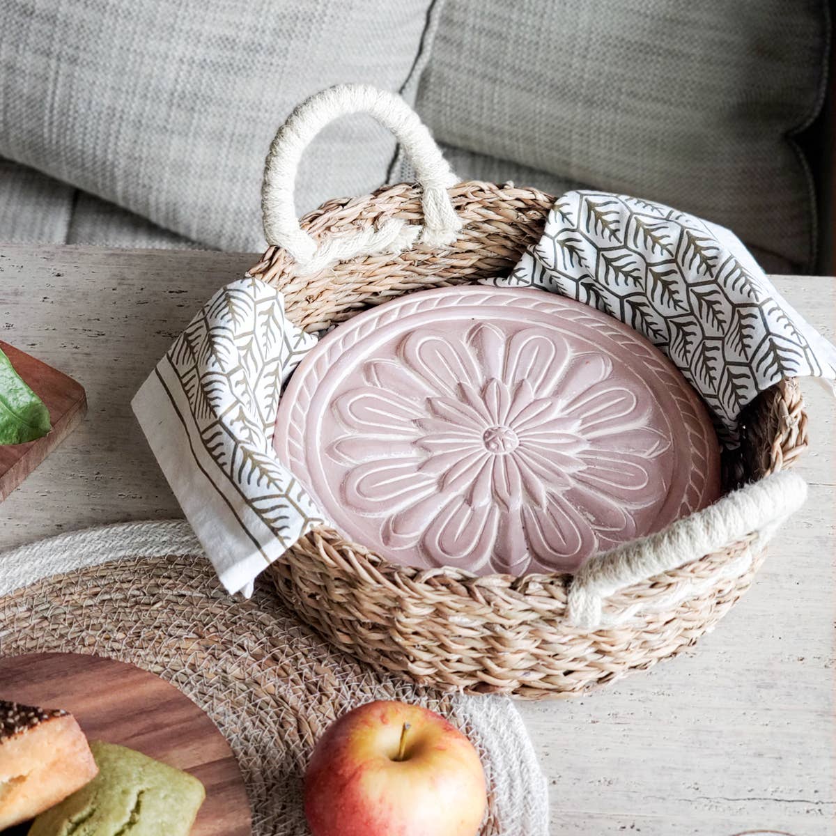 Handmade Bread Warmer & Wicker Basket - Vintage flower - Armand’s Maison & Marché